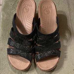 CROCS Black Textured Women's Sandals